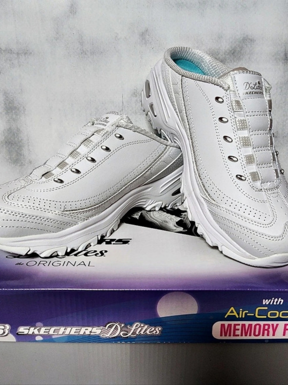 Skechers D'Lites - Bright Sky Women's White Sneakers US 7.5 NIB
